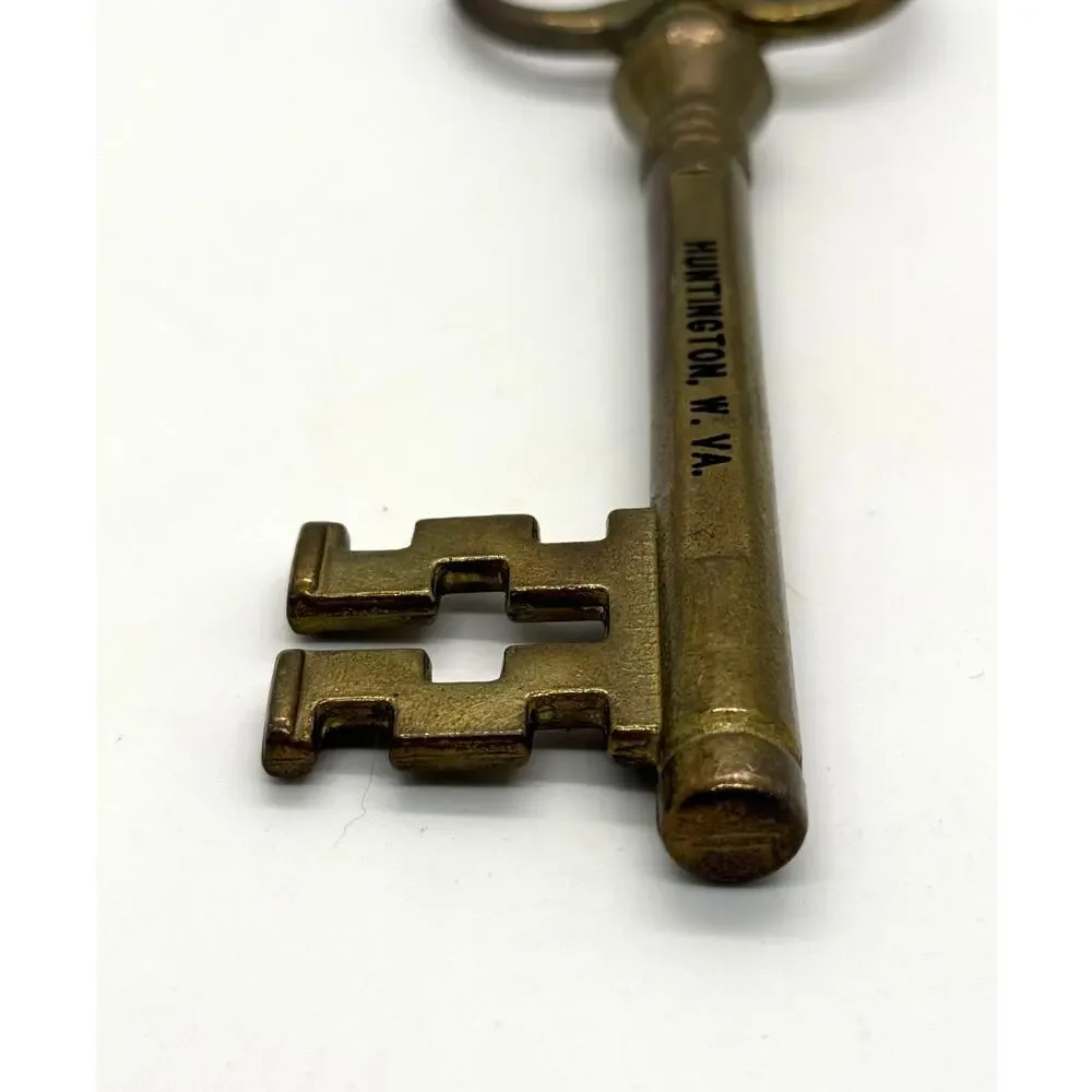 VTG Brass Skeleton Key Huntington W VA Inscribed 7 Inch‎ Souvenir Oversize Decor